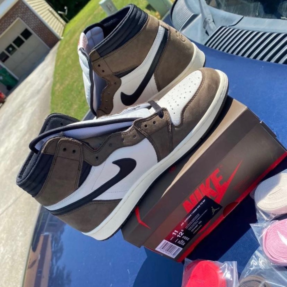 Jordan 1 Travis scott